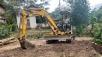 Optimalisasi Jalan Desa Pattuku dengan Excavator, Peluang Ekonomi Terbuka