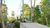 Satgas TMMD Kodim 1407/Bone Benahi Jembatan Gantung di Sibulue Satgas TMMD Kodim 1407/Bone Benahi Jembatan Gantung di Sibulue