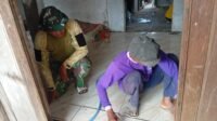 Dari Tanah ke Keramik: Kolaborasi Warga dan Aparat Ubah Rumah Subani Dari Tanah ke Keramik: Kolaborasi Warga dan Aparat Ubah Rumah Subani