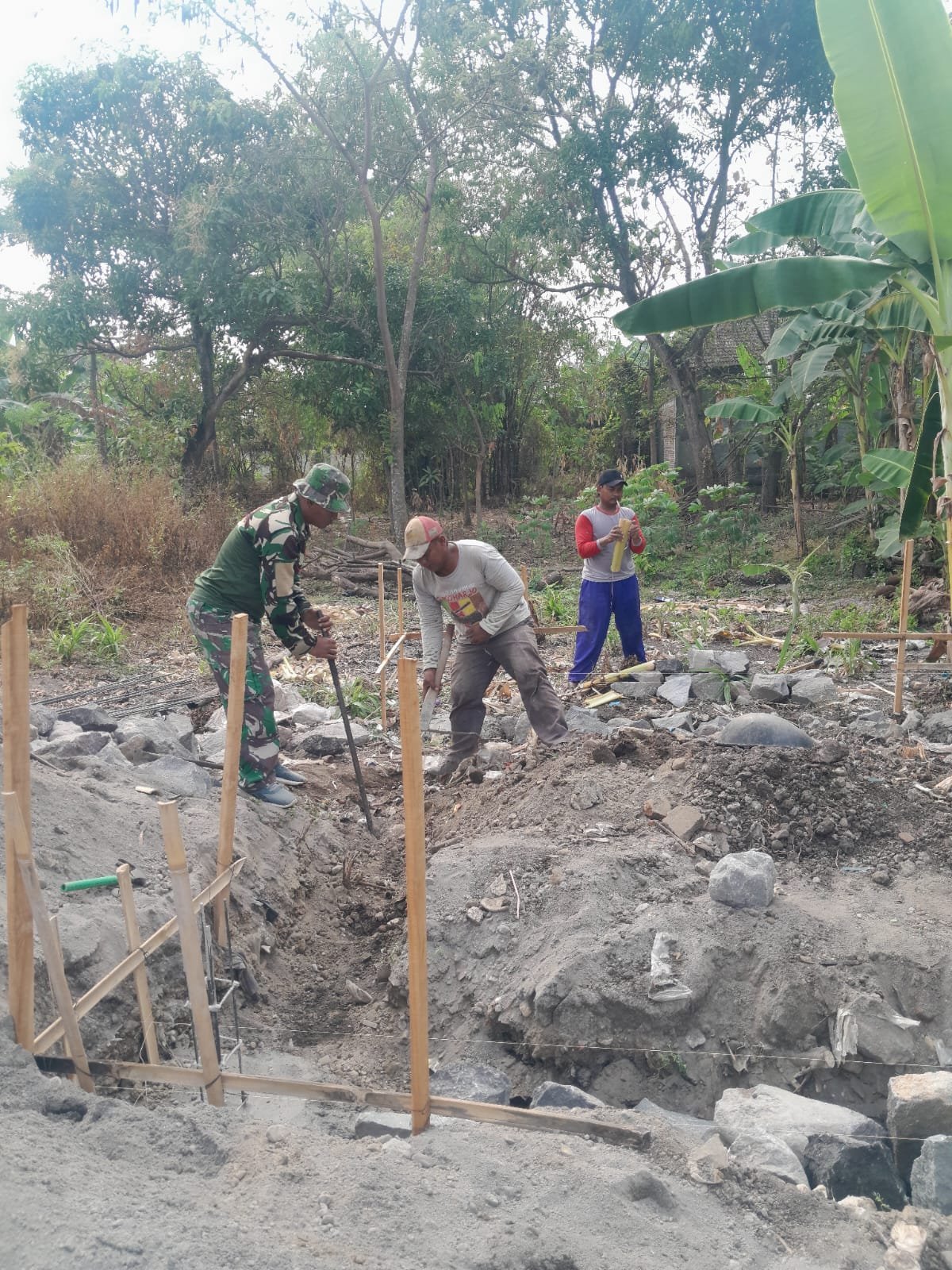 Pos Kamling di Dukuh Singkil Didirikan dengan Gotong Royong, Libatkan TNI
