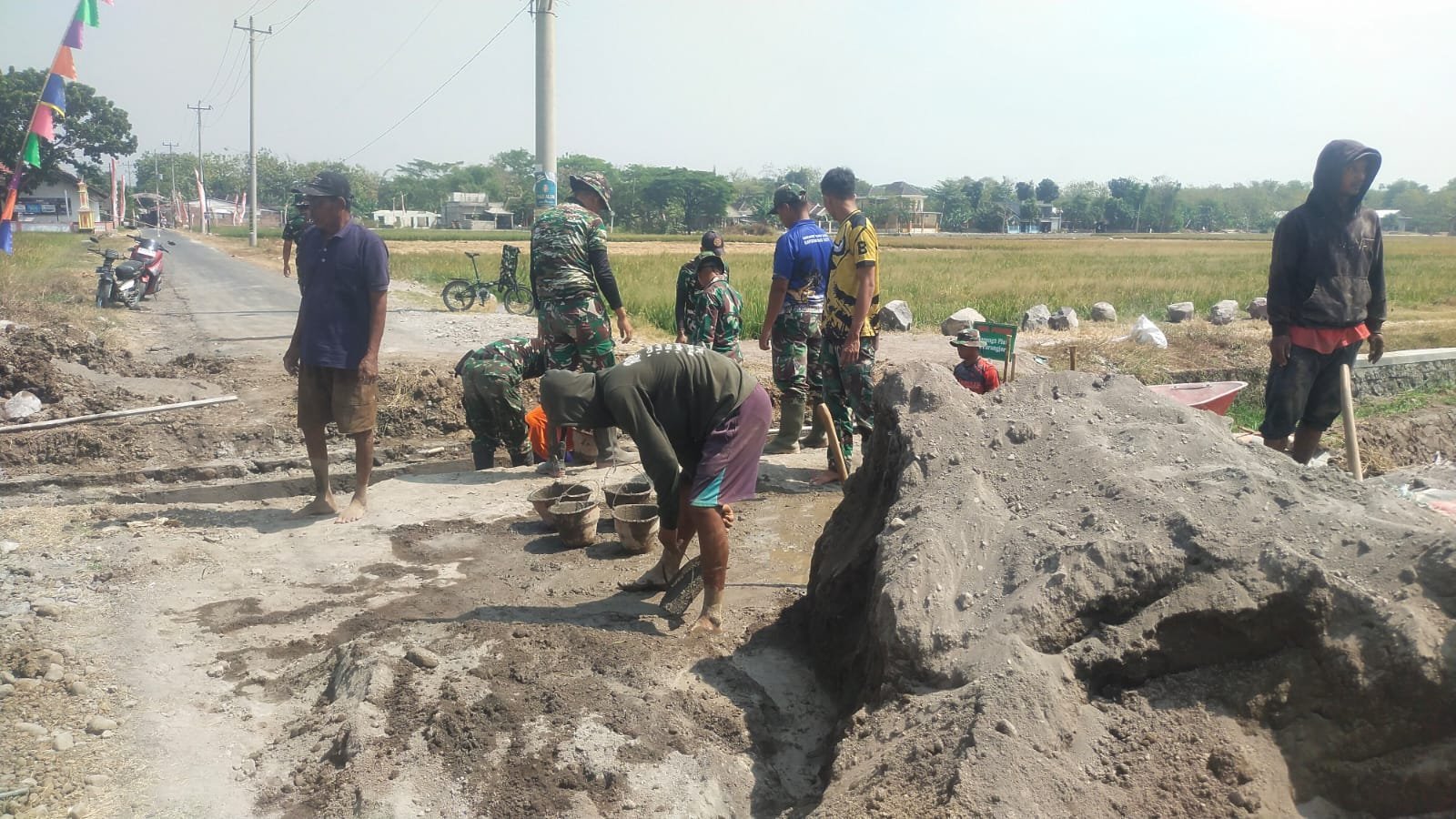 TMMD Kodim 0726/Sukoharjo Bangun Gorong-Gorong Plat Atasi Genangan Parang Joro