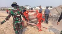 Mesin Molen Bergerak, Warga Parangjoro dan Satgas TMMD Ke-129 Jaga Kelangsungan Pengecoran Jalan Mesin Molen Bergerak, Warga Parangjoro dan Satgas TMMD Ke-129 Jaga Kelangsungan Pengecoran Jalan