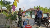 Donasi Minuman Warga Sambut Pekerjaan Pos Siskamling di Parangjoro Donasi Minuman Warga Sambut Pekerjaan Pos Siskamling di Parangjoro