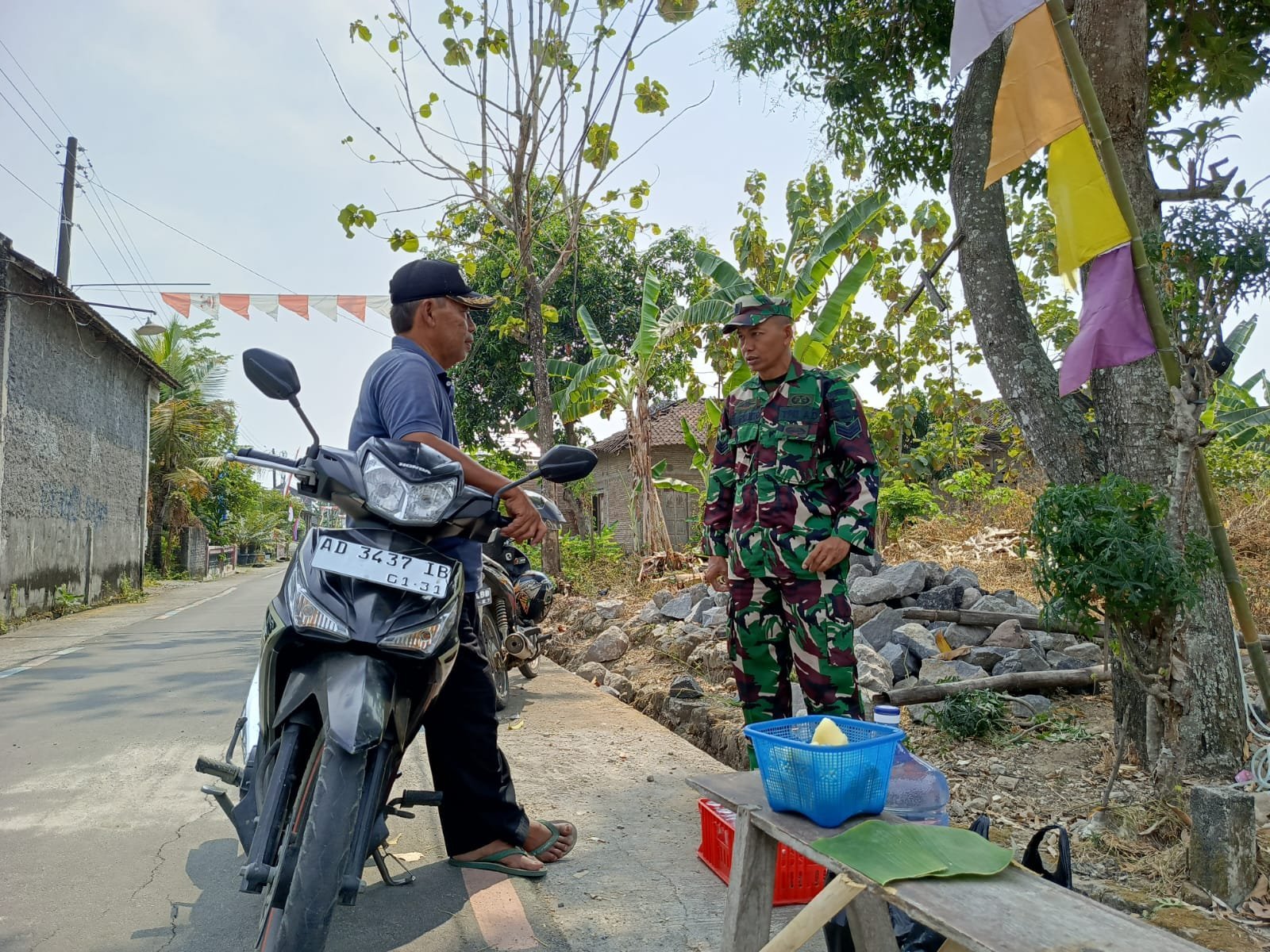 Perhatian Warga di Balik Pembangunan Pos Siskamling Dukuh Singkil