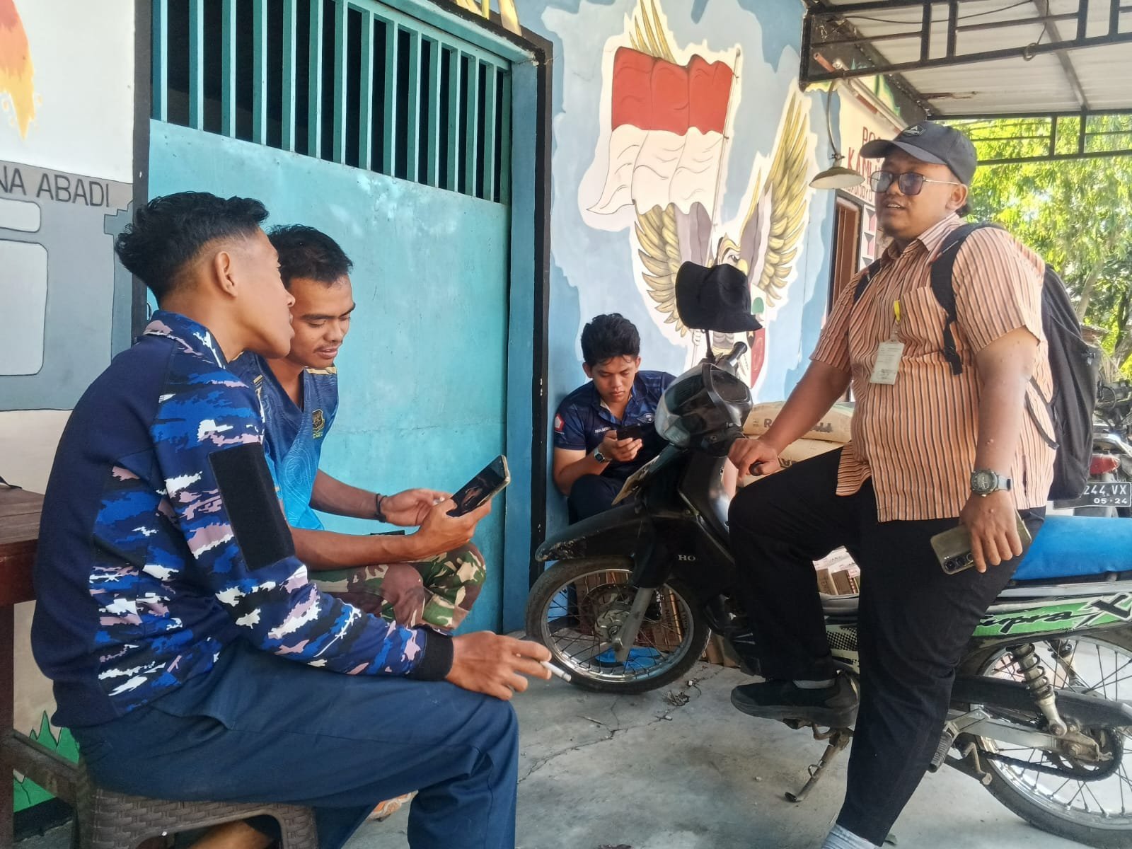 Siang di Teras Parangjoro: Prajurit TMMD dan Warga Berbagi Cerita Usai Gorong-gorong Rampung