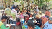 Koptu Agus Nawang dan Satgas TMMD Perkuat Hubungan Sosial di Desa Tadang Palie Koptu Agus Nawang dan Satgas TMMD Perkuat Hubungan Sosial di Desa Tadang Palie