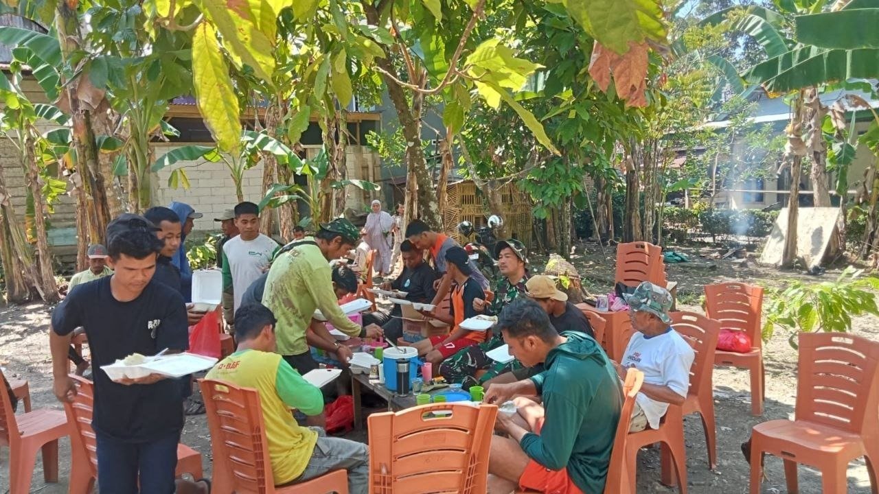 Momentum Makan Siang Bersama Pererat Dukungan Warga untuk Pembangunan Jembatan Gantung