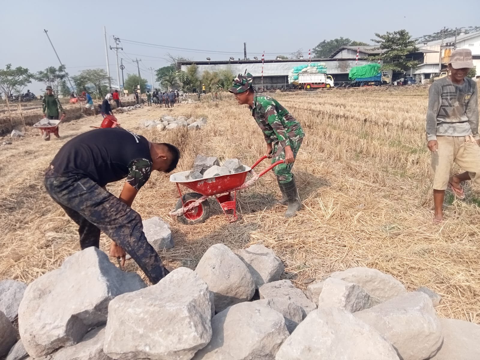 Parangjoro: Pembangunan TMMD ke-129 Dikerjakan TNI dan Warga untuk Masa Depan