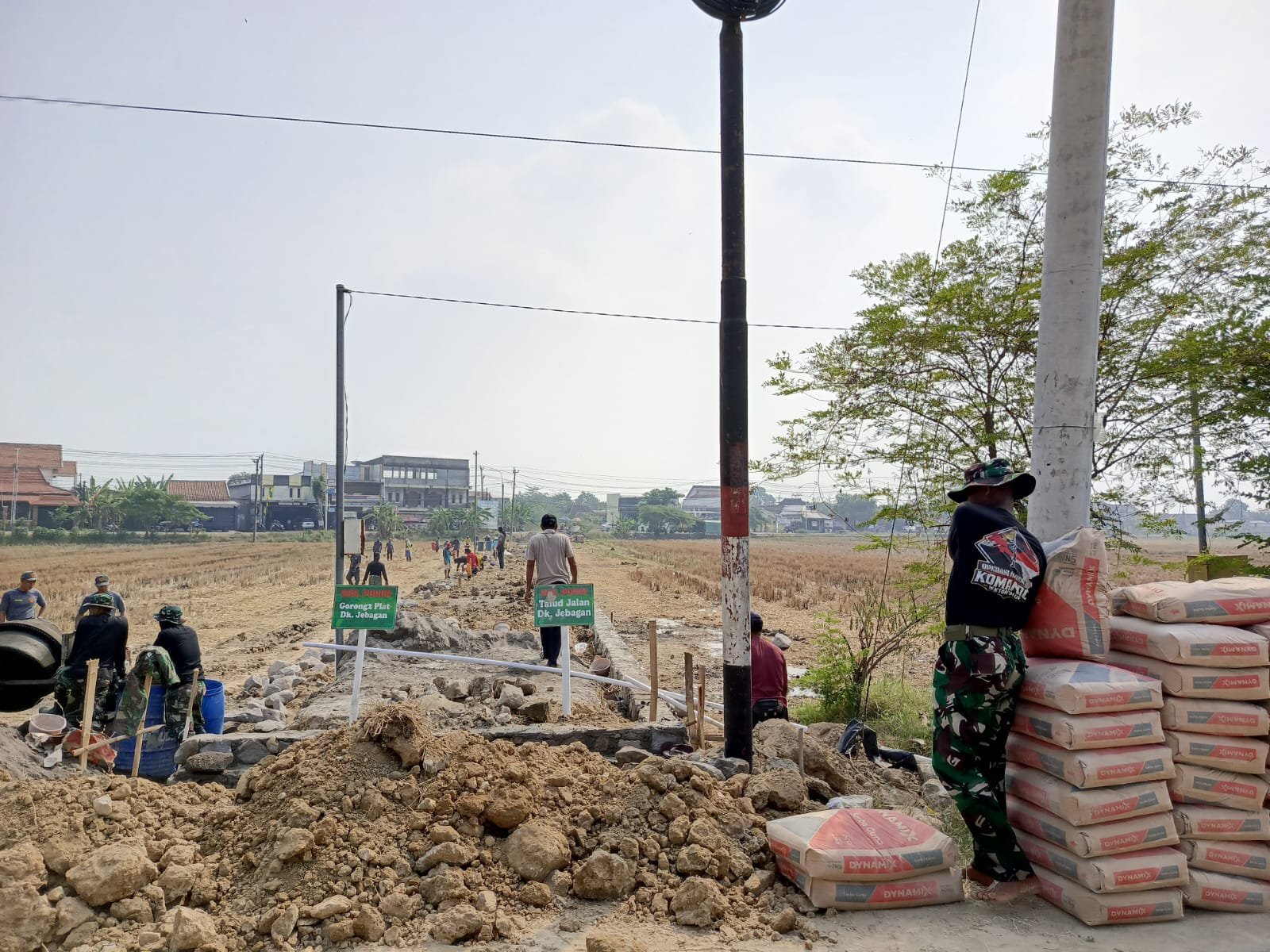 Pengerjaan Talud di Dukuh Jebagan Perlihatkan Semangat Gotong Royong