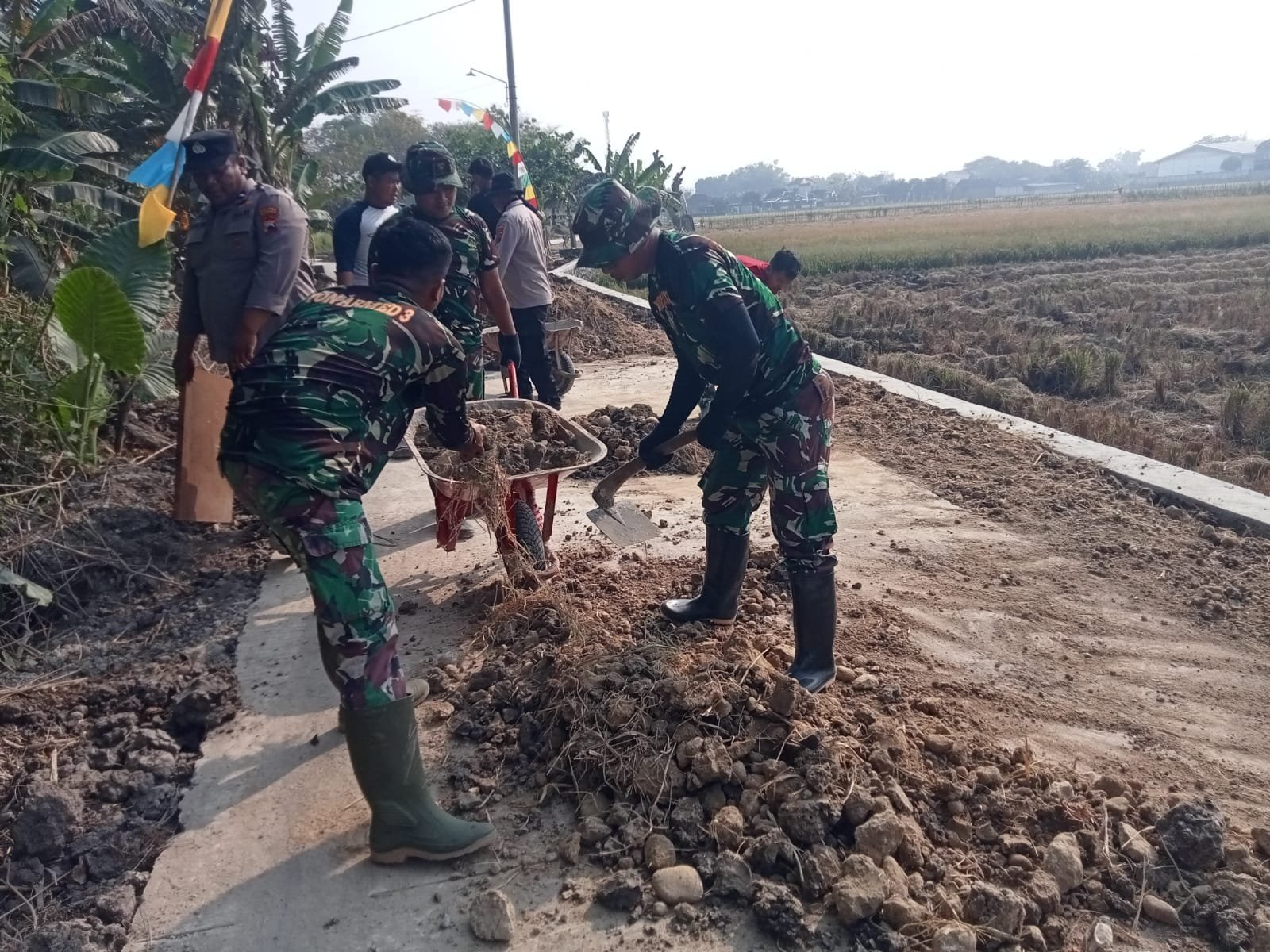 Kerja Bersama TNI Mempercepat Pembangunan di Dusun Jengkangan