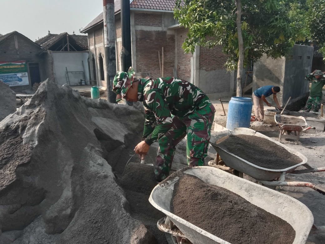 TMMD Ke-129: Gerobak Pasir Jadi Wujud Gotong Royong di Parangjoro
