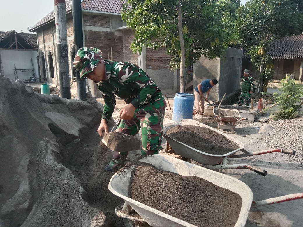 Parangjoro Bangun Bersama: Warga dan TNI Turun Ke Lapangan di TMMD 129