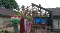 Atap Rumah Asmadi Mulai Ditutup, Progres Rehabilitasi RTLH TMMD Ke-129