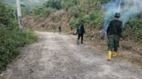 Kebersihan Lokasi Kerja Percepat Pengerjaan Jalan di Bontocani, Satgas TMMD 129 Turun Tangan