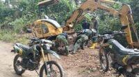 Jaga Alat, Jaga Ritme Pembangunan: Excavator di Pattuku Dirawat Saat Pekerjaan Jalan Berlangsung Jaga Alat, Jaga Ritme Pembangunan: Excavator di Pattuku Dirawat Saat Pekerjaan Jalan Berlangsung