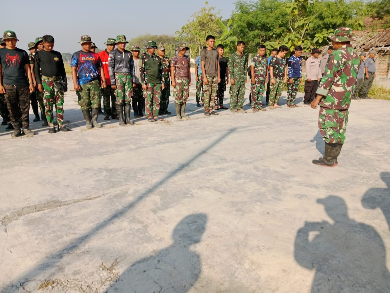 Awali Hari dengan Apel, Satgas TMMD Reguler ke-129 dan Warga Sukoharjo Satukan Langkah