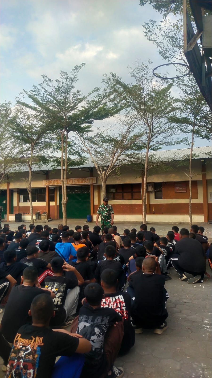 Sukoharjo: TMMD Reguler ke-129 Bina Karakter Siswa SMK dari Halaman Sekolah