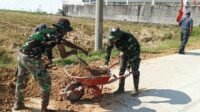 Bersih-bersih Akhir TMMD: Satgas dan Warga Ratakan Jalan Parangjoro