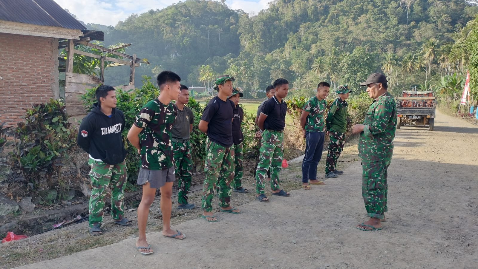 Awal Hari di Bontocani: Apel Pagi Atur Ritme Kerja Satgas TMMD ke-129