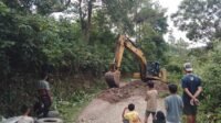 Operator Excavator Jadi Kunci Percepatan Pembangunan Jalan TMMD Kodim 1407/Bone