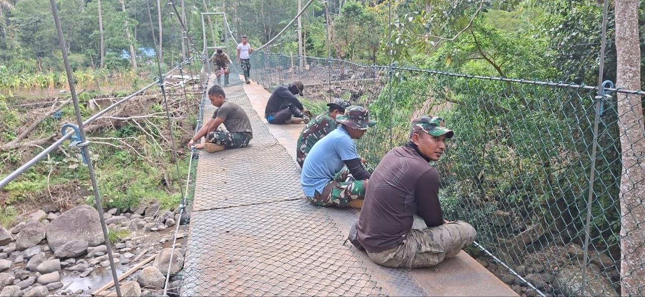 Satgas TMMD 129 Fokuskan Keamanan Pengguna pada Tahap Akhir Jembatan Gantung