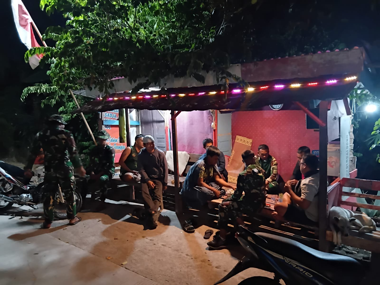 Satgas TMMD Ikut Ronda, Pos Jaga Parangjoro Lebih Semarak