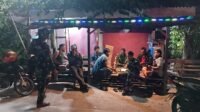 Duduk Bersama Warga, Satgas TMMD Hidupkan Ronda Malam di Parangjoro Duduk Bersama Warga, Satgas TMMD Hidupkan Ronda Malam di Parangjoro