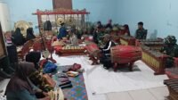 Gamelan dan Pembangunan: Warga Parangjoro Ajak Satgas TMMD Latihan Karawitan Gamelan dan Pembangunan: Warga Parangjoro Ajak Satgas TMMD Latihan Karawitan