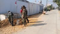 TMMD Ke-129 Kodim 0726/Sukoharjo Bersama Warga Perbaiki Bahu Jalan Parangjoro