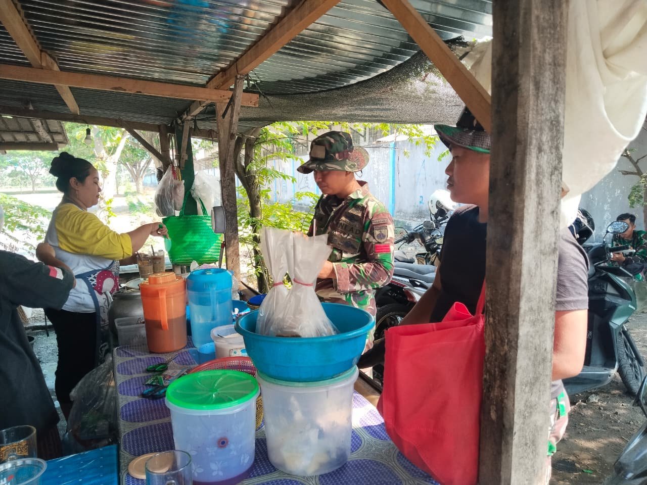 Kehangatan Warung Parangjoro: Manfaat Sosial-Ekonomi dari TMMD Reguler ke-129