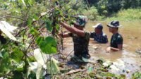 Membersihkan Aliran Sungai 1.650 Meter, Warga Tamban Bangun Pelihara Hasil TMMD Membersihkan Aliran Sungai 1.650 Meter, Warga Tamban Bangun Pelihara Hasil TMMD