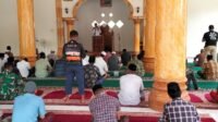 Dari Saf yang Sama: Sholat Jumat Satgas TMMD dan Warga Rajut Kebersamaan di Sarah Raya