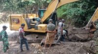 Pemeliharaan Excavator di Pattuku: Solusi Satgas TMMD 129 Agar Pengerjaan Jalan Tetap Lancar Pemeliharaan Excavator di Pattuku: Solusi Satgas TMMD 129 Agar Pengerjaan Jalan Tetap Lancar
