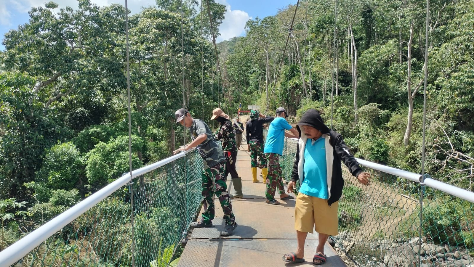 Pipa Pegangan dan Jaring Keamanan Lengkapi Jembatan Penghubung Pattuku–Lemo