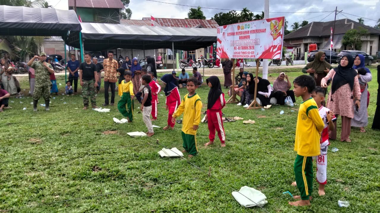 Lomba Balap Karung Meriahkan HUT RI ke-81 di Lapangan Desa Sarah Raya