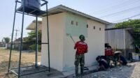 Dinding Dicat, Selokan Dibersihkan: Upaya Satgas TMMD di Parang Kusumo