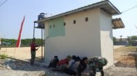 Perbaikan MCK Parangjoro: Cat Hijau Muda dan Selokan Disikat Satgas TMMD