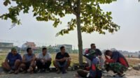 Dialog Sederhana di Sawah, Cara Satgas TMMD Dengar Keluhan Warga Parangjoro Dialog Sederhana di Sawah, Cara Satgas TMMD Dengar Keluhan Warga Parangjoro