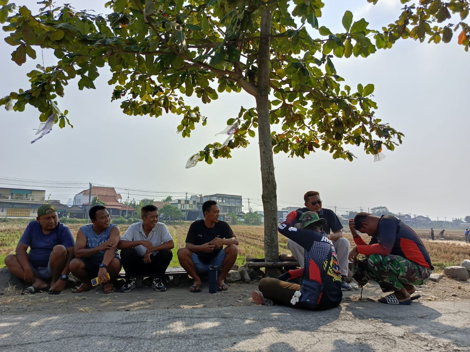Dialog Sederhana di Sawah, Cara Satgas TMMD Dengar Keluhan Warga Parangjoro
