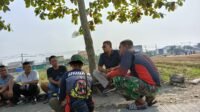 Dialog Biasa di Pinggir Sawah, Warga Parangjoro dan Satgas TMMD Berbincang Lepas Dialog Biasa di Pinggir Sawah, Warga Parangjoro dan Satgas TMMD Berbincang Lepas