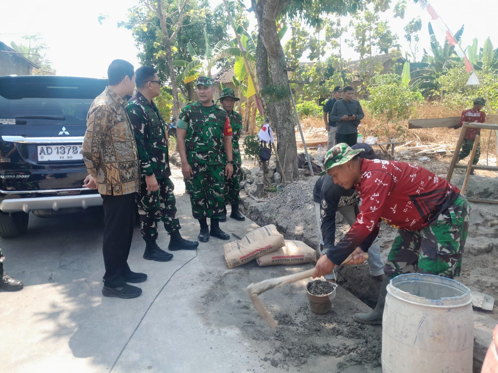 Kunjungan Kadispenad: Poskamling Dukuh Singkil Wujud Kepedulian Keamanan Warga