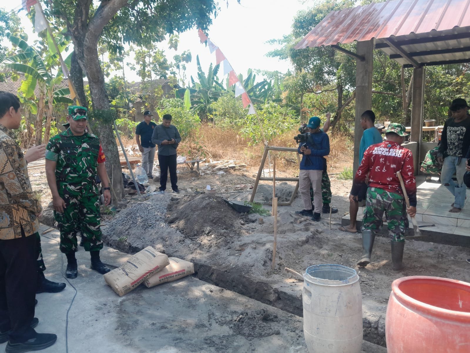 Penguatan Keamanan Desa: Kadispenad Tinjau Poskamling di Dukuh Singkil