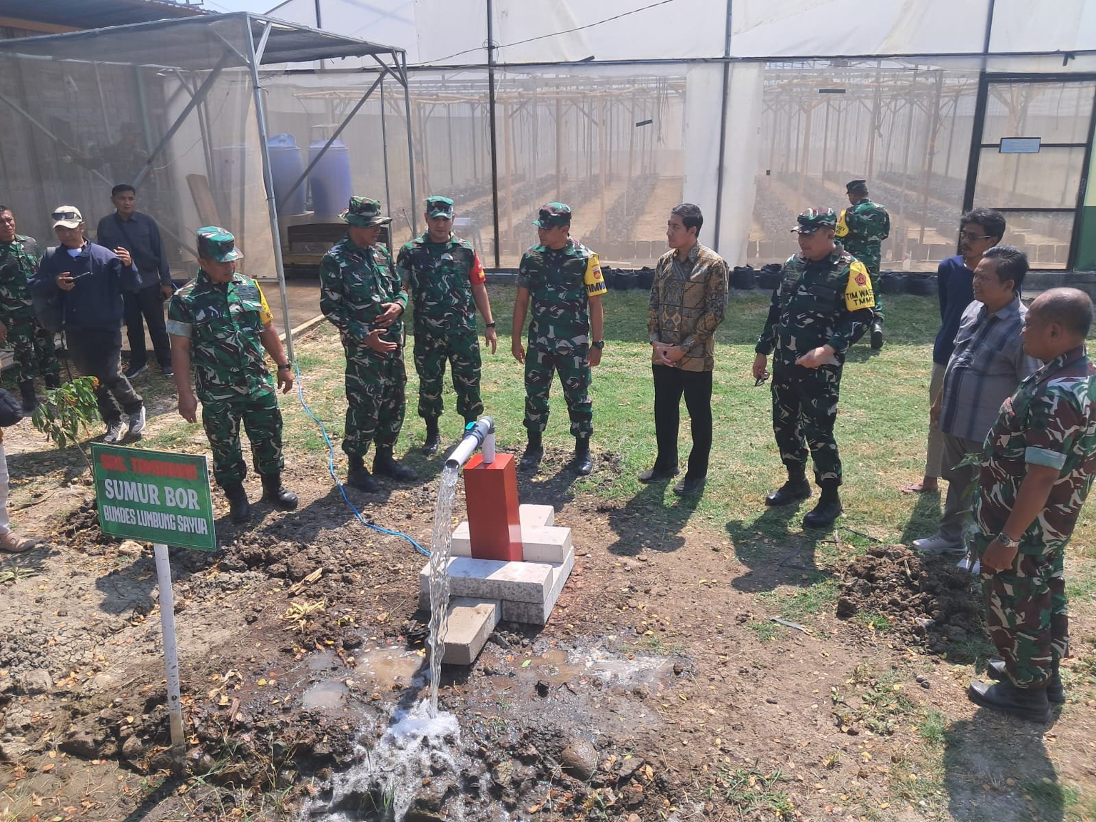 Kadispenad Soroti Kelangsungan Manfaat Sumur Bor dan Green House TMMD di Sukoharjo