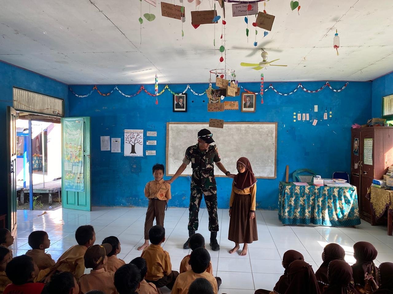 Ajak Anak Cegah Penyakit, Satgas TMMD Ajarkan Kebiasaan Sehat di SDN Tamban Bangun