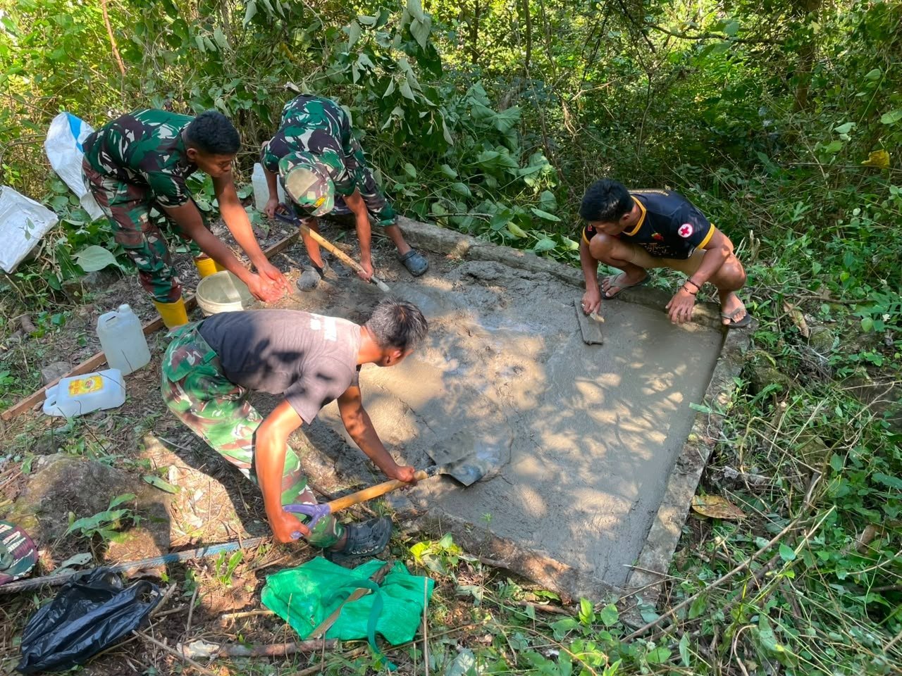 Dudukan Tandon Mulai Didirikan di Dusun Pattuku oleh Satgas TMMD