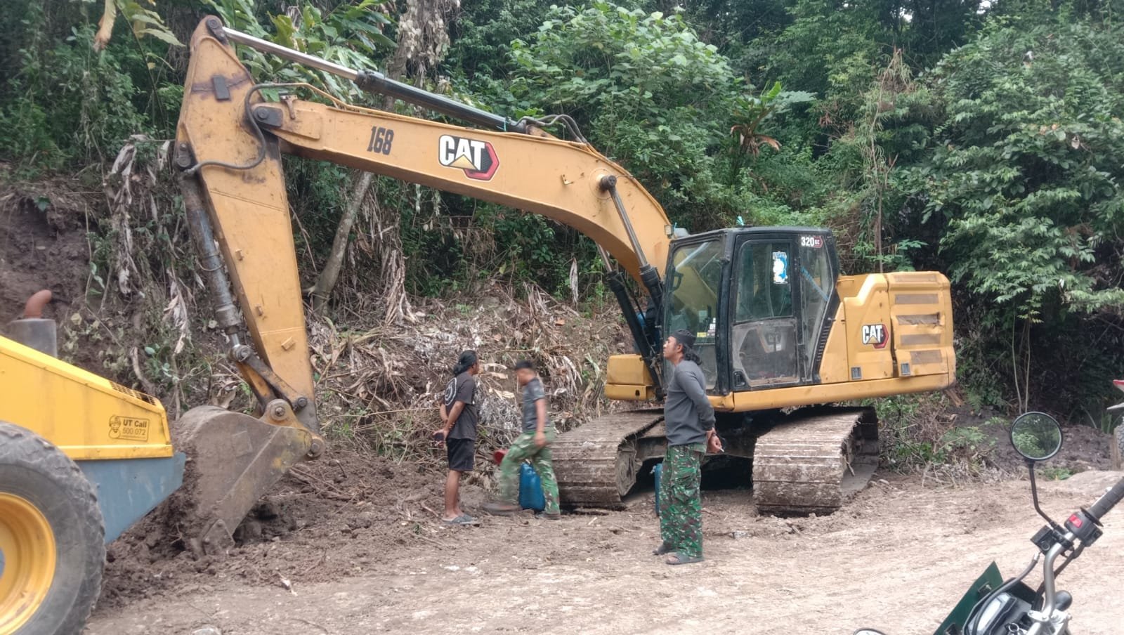 Excavator Siaga di Pattuku, Upaya Penyelesaian Sasaran Jalan TMMD Berjalan