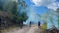 Petugas TMMD Kodim 1407/Bone Rapikan Badan Jalan di Bontocani Sebagai Persiapan Pekerjaan