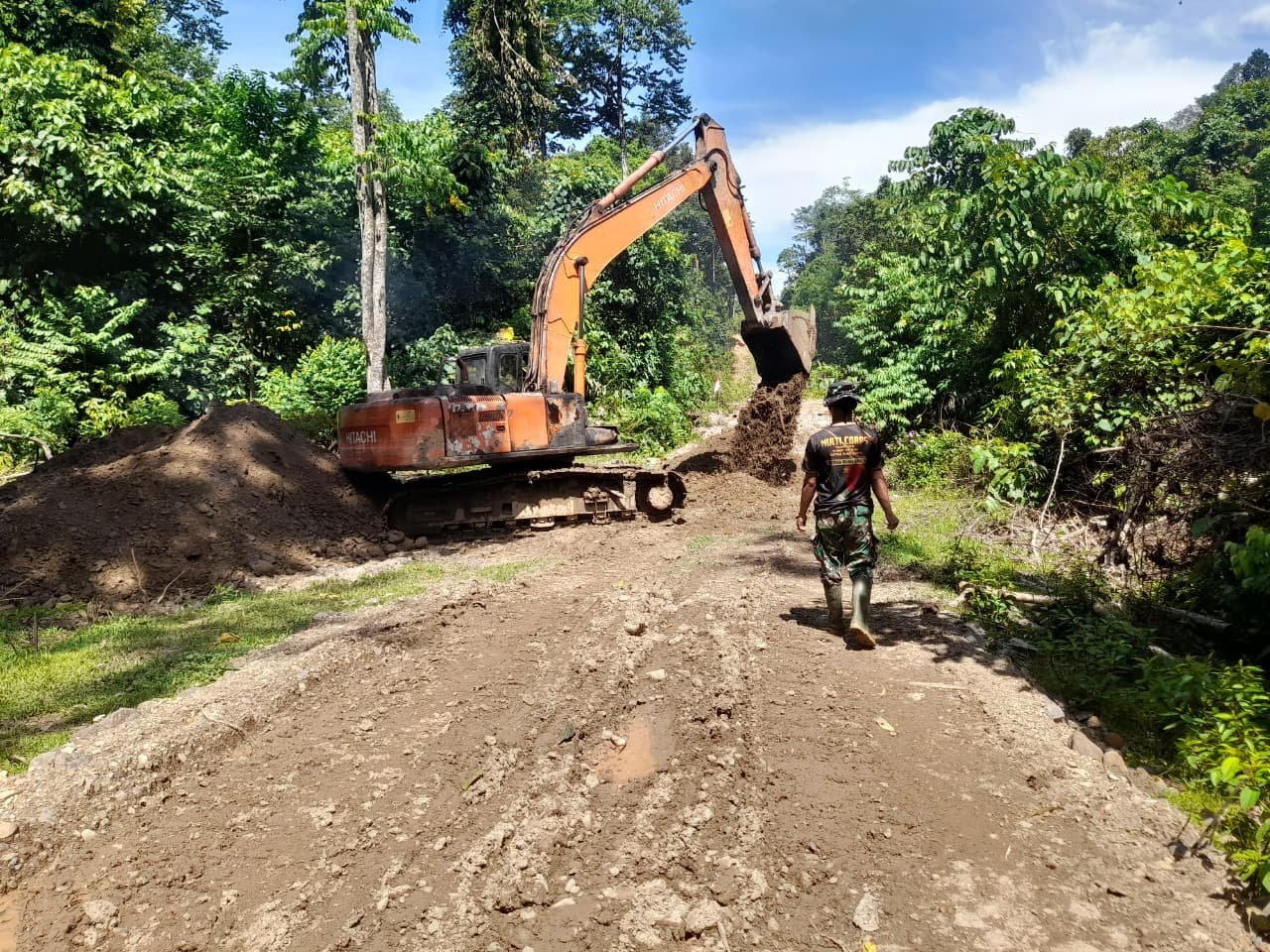 TMMD Ke-129: Excavator Dimaksimalkan Untuk Tingkatkan Jalan 4,2 Km di Sarah Raya