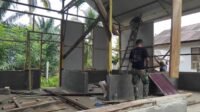 Clasiboard Dipasang, Rehab Rumah T.M. Nur di Kecamatan Pasie Raya Melaju Clasiboard Dipasang, Rehab Rumah T.M. Nur di Kecamatan Pasie Raya Melaju