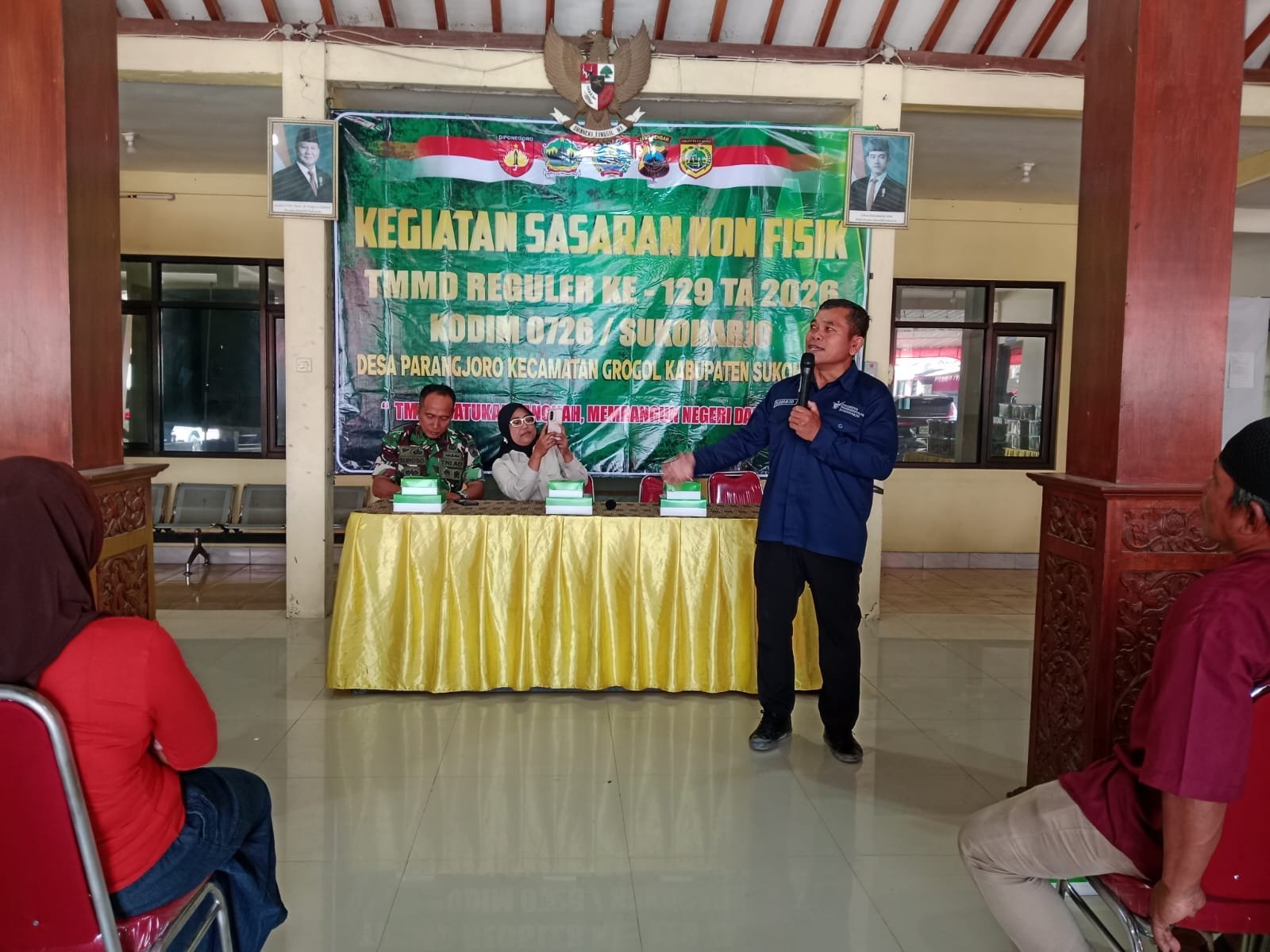 Warga Parangjoro Diberi Edukasi 'Sehat Diawali dari Saya' oleh Tenaga Kesehatan dan TNI